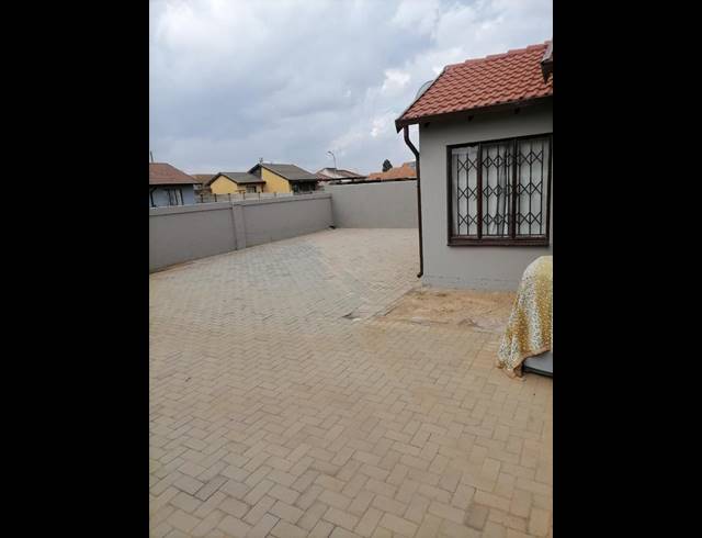 3 BEDROOM HOUSE FOR SALE IN LAKESIDE